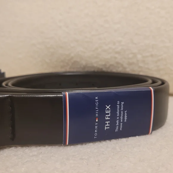 Tommy Hilfiger Black Leather Belt with Silver Buckle - Picture 2 of 3